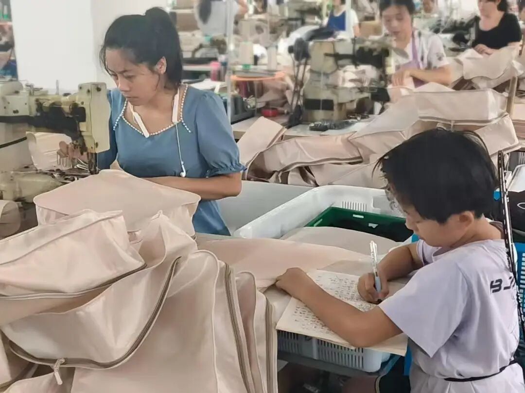 從人大應(yīng)用經(jīng)濟(jì)視角看箱包銷售 市場(chǎng)、策略與消費(fèi)趨勢(shì)分析